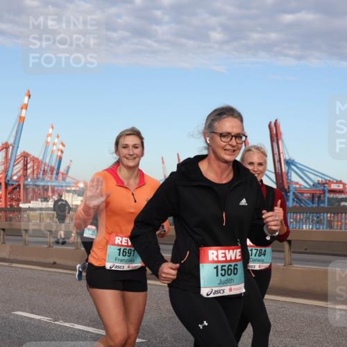 03.10.2024 - Köhlbrandbrückenlauf Matties Gatica Varas http://msf.ph/oto/7147506 03.10.2024 09:43:31 Position 2 1691, 1784, 1566 meine-sportfotos.de