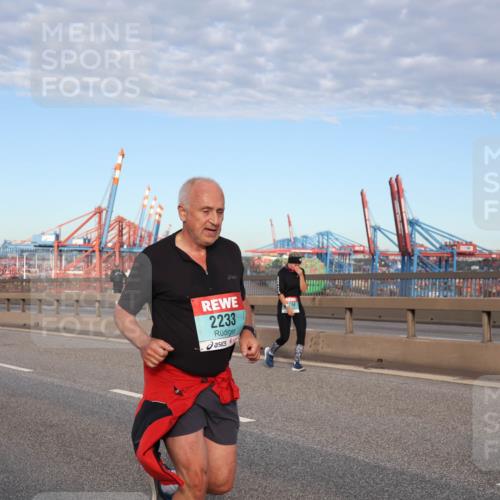 03.10.2024 - Köhlbrandbrückenlauf Matties Gatica Varas http://msf.ph/oto/7147511 03.10.2024 09:43:33 Position 2 2233 meine-sportfotos.de