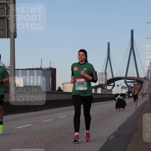 03.10.2024 - Köhlbrandbrückenlauf Luisa Fischer http://msf.ph/oto/7147598 03.10.2024 09:36:05 Position 3 13, 3006 meine-sportfotos.de