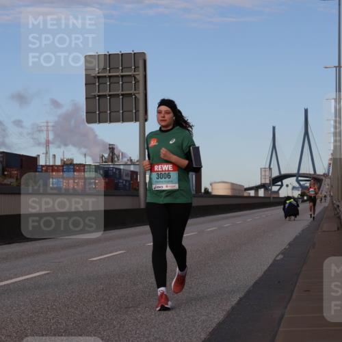 03.10.2024 - Köhlbrandbrückenlauf Luisa Fischer http://msf.ph/oto/7147617 03.10.2024 09:36:07 Position 3 13, 3006 meine-sportfotos.de