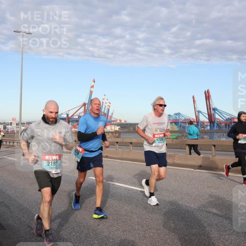 03.10.2024 - Köhlbrandbrückenlauf Matties Gatica Varas http://msf.ph/oto/7147913 03.10.2024 09:44:16 Position 2 2187, 1978, 1735, 051 meine-sportfotos.de