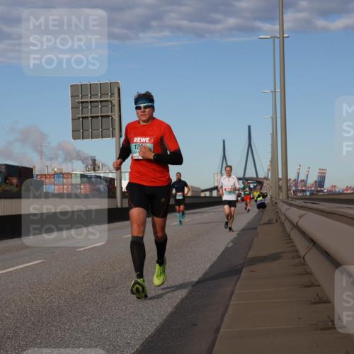 03.10.2024 - Köhlbrandbrückenlauf Luisa Fischer http://msf.ph/oto/7147988 03.10.2024 09:40:33 Position 3 12 meine-sportfotos.de