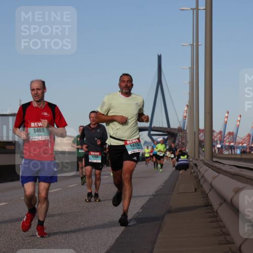 03.10.2024 - Köhlbrandbrückenlauf Luisa Fischer http://msf.ph/oto/7148092 03.10.2024 09:43:41 Position 3 1469, 1255, 1420 meine-sportfotos.de