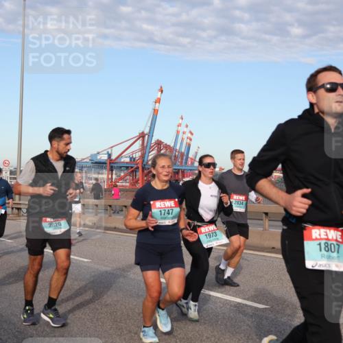 03.10.2024 - Köhlbrandbrückenlauf Matties Gatica Varas http://msf.ph/oto/7148113 03.10.2024 09:44:34 Position 2 2237, 2020, 1747, 1973, 2834, 1807 meine-sportfotos.de
