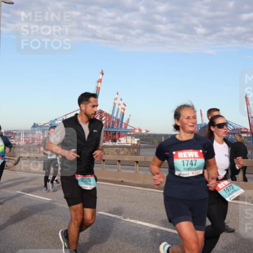 03.10.2024 - Köhlbrandbrückenlauf Matties Gatica Varas http://msf.ph/oto/7148122 03.10.2024 09:44:35 Position 2 1965, 2237, 2020, 1747, 1973 meine-sportfotos.de