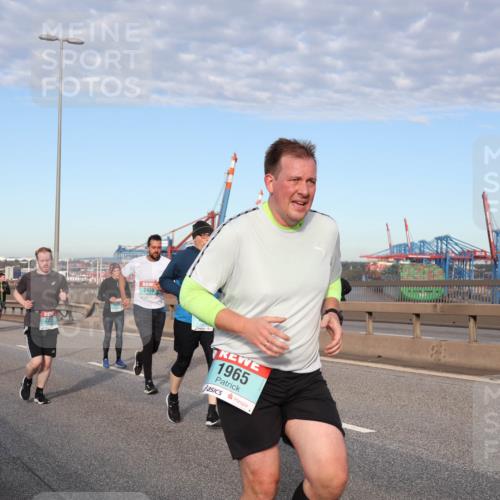 03.10.2024 - Köhlbrandbrückenlauf Matties Gatica Varas http://msf.ph/oto/7148144 03.10.2024 09:44:36 Position 2 2433, 1965 meine-sportfotos.de