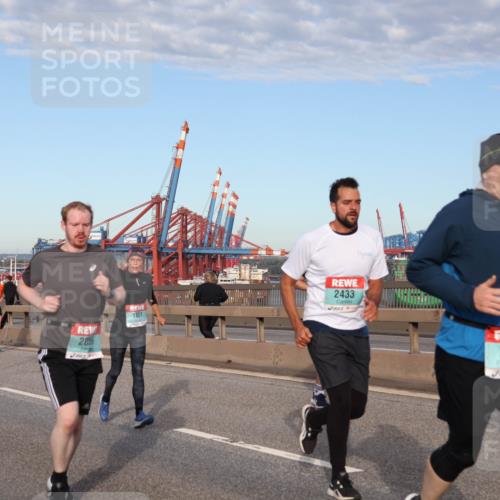 03.10.2024 - Köhlbrandbrückenlauf Matties Gatica Varas http://msf.ph/oto/7148160 03.10.2024 09:44:38 Position 2 1951, 2433, 2056, 2231 meine-sportfotos.de