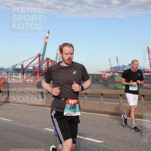 03.10.2024 - Köhlbrandbrückenlauf Matties Gatica Varas http://msf.ph/oto/7148170 03.10.2024 09:44:39 Position 2 80, 2056, 2964 meine-sportfotos.de