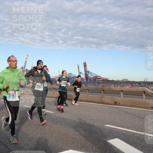 03.10.2024 - Köhlbrandbrückenlauf Matties Gatica Varas http://msf.ph/oto/7148319 03.10.2024 09:44:52 Position 2 1645, 1453, 2208, 2790, 2470 meine-sportfotos.de