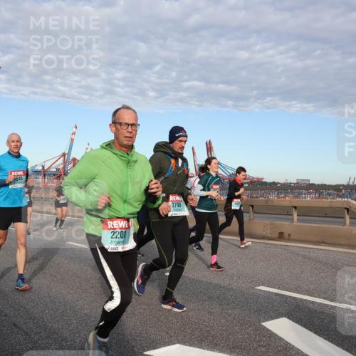 03.10.2024 - Köhlbrandbrückenlauf Matties Gatica Varas http://msf.ph/oto/7148324 03.10.2024 09:44:53 Position 2 1645, 2208, 2790, 1631 meine-sportfotos.de