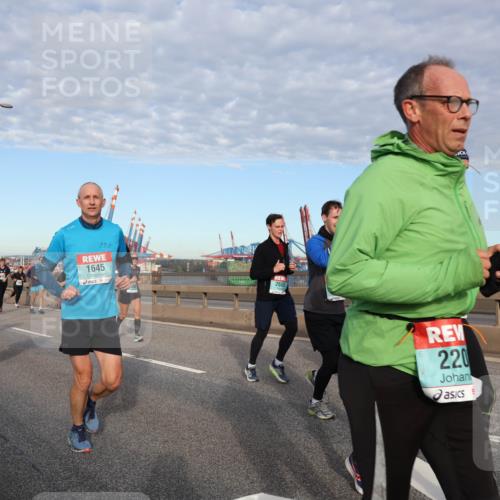 03.10.2024 - Köhlbrandbrückenlauf Matties Gatica Varas http://msf.ph/oto/7148332 03.10.2024 09:44:53 Position 2 1645, 2650, 220 meine-sportfotos.de