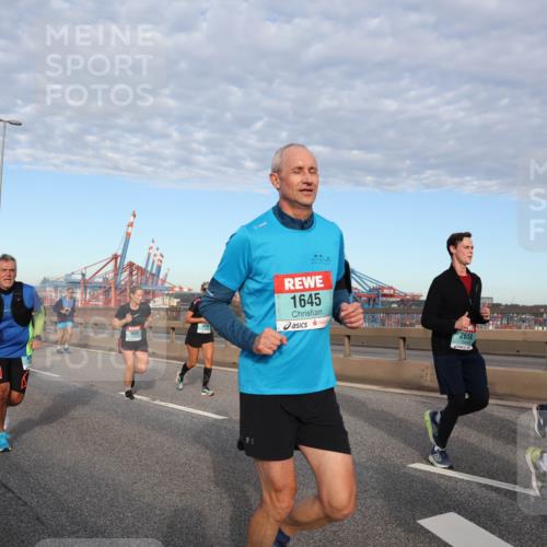 03.10.2024 - Köhlbrandbrückenlauf Matties Gatica Varas http://msf.ph/oto/7148344 03.10.2024 09:44:54 Position 2 1645, 2650, 1453, 1631 meine-sportfotos.de