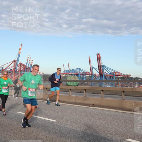 03.10.2024 - Köhlbrandbrückenlauf Matties Gatica Varas http://msf.ph/oto/7148371 03.10.2024 09:44:57 Position 2 2285, 2286 meine-sportfotos.de