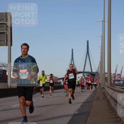 03.10.2024 - Köhlbrandbrückenlauf Luisa Fischer http://msf.ph/oto/7148400 03.10.2024 09:44:45 Position 3 35, 2017, 1170, 1343 meine-sportfotos.de