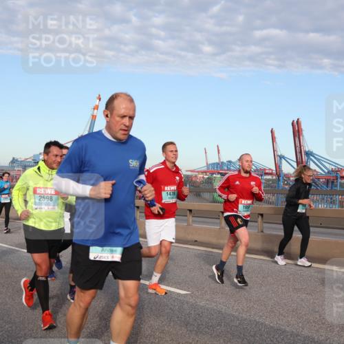 03.10.2024 - Köhlbrandbrückenlauf Matties Gatica Varas http://msf.ph/oto/7148410 03.10.2024 09:45:01 Position 2 2330, 2715, 2598, 1476, 1959 meine-sportfotos.de