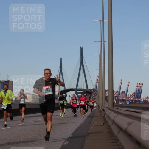 03.10.2024 - Köhlbrandbrückenlauf Luisa Fischer http://msf.ph/oto/7148419 03.10.2024 09:44:47 Position 3 1179, 1250, 1317, 1343, 70 meine-sportfotos.de