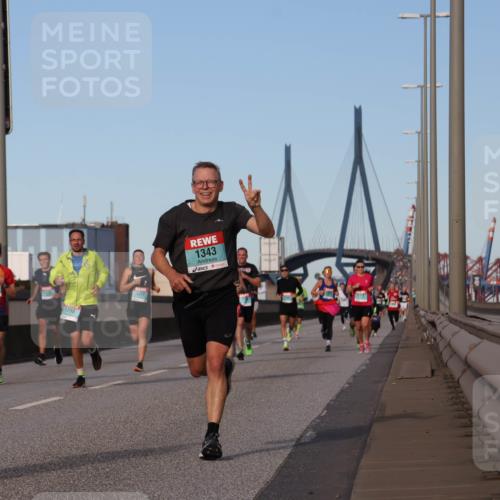 03.10.2024 - Köhlbrandbrückenlauf Luisa Fischer http://msf.ph/oto/7148426 03.10.2024 09:44:47 Position 3 3737, 1250, 1317, 1343 meine-sportfotos.de