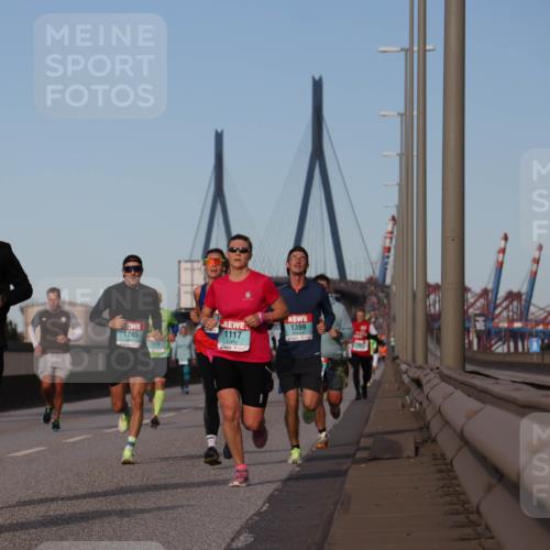 03.10.2024 - Köhlbrandbrückenlauf Luisa Fischer http://msf.ph/oto/7148439 03.10.2024 09:44:54 Position 3 9, 2220, 1245, 1117, 1399 meine-sportfotos.de