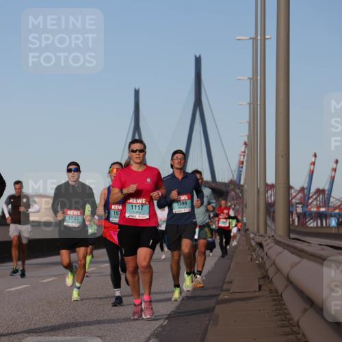 03.10.2024 - Köhlbrandbrückenlauf Luisa Fischer http://msf.ph/oto/7148452 03.10.2024 09:44:55 Position 3 2220, 1245, 1117, 1399, 157 meine-sportfotos.de