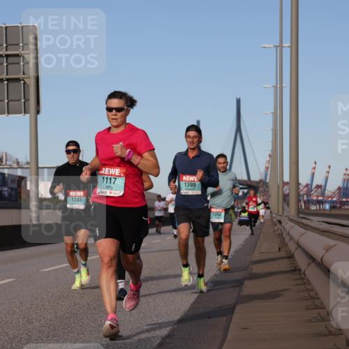 03.10.2024 - Köhlbrandbrückenlauf Luisa Fischer http://msf.ph/oto/7148498 03.10.2024 09:44:58 Position 3 1117, 1245, 1399, 1204 meine-sportfotos.de