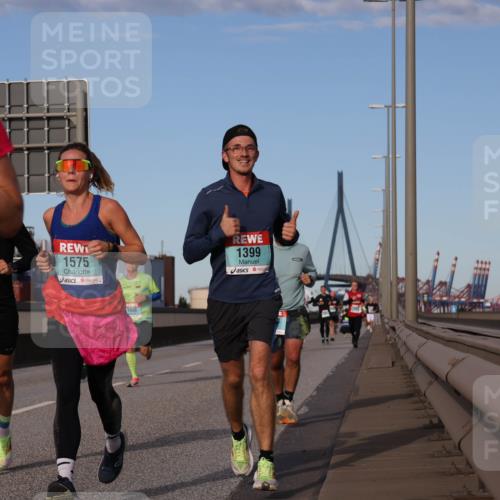 03.10.2024 - Köhlbrandbrückenlauf Luisa Fischer http://msf.ph/oto/7148517 03.10.2024 09:45:00 Position 3 17, 1245, 1575, 1056, 1399 meine-sportfotos.de
