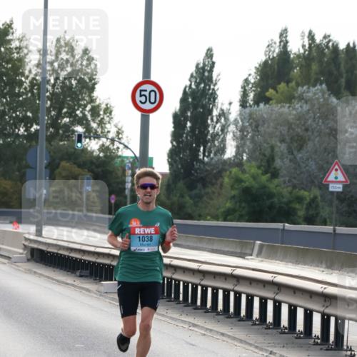 03.10.2024 - Köhlbrandbrückenlauf Miley Keyser http://msf.ph/oto/7155413 03.10.2024 09:09:51 Position 3 50, 50, 1038, 150 meine-sportfotos.de