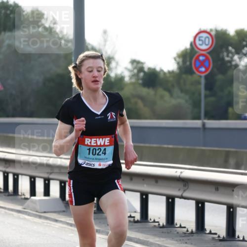 03.10.2024 - Köhlbrandbrückenlauf Miley Keyser http://msf.ph/oto/7155532 03.10.2024 09:10:36 Position 3 1024, 50 meine-sportfotos.de