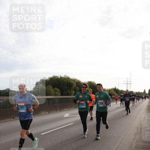 03.10.2024 - Köhlbrandbrückenlauf Miley Keyser http://msf.ph/oto/7156505 03.10.2024 09:14:49 Position 3 1168, 1238, 1235 meine-sportfotos.de