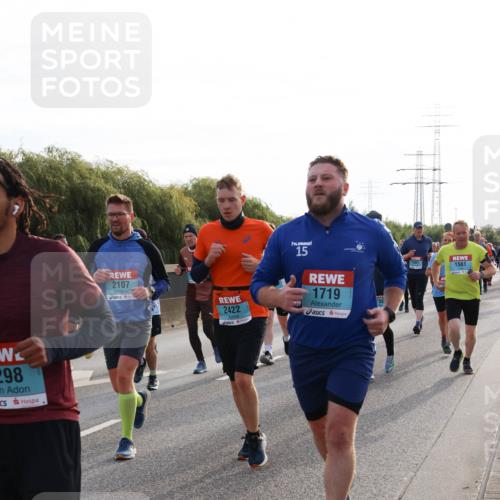 03.10.2024 - Köhlbrandbrückenlauf Miley Keyser http://msf.ph/oto/7156880 03.10.2024 09:15:49 Position 3 298, 2107, 2422, 15, 1719, 1561 meine-sportfotos.de