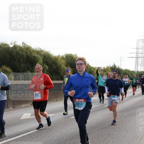 03.10.2024 - Köhlbrandbrückenlauf Miley Keyser http://msf.ph/oto/7157183 03.10.2024 09:16:29 Position 3 2042, 2057, 1996 meine-sportfotos.de
