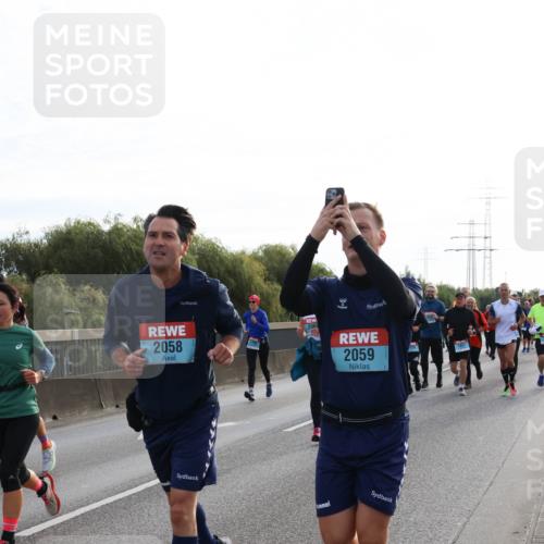 03.10.2024 - Köhlbrandbrückenlauf Miley Keyser http://msf.ph/oto/7157224 03.10.2024 09:16:34 Position 3 2058, 2059 meine-sportfotos.de