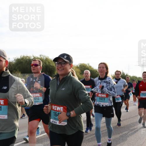 03.10.2024 - Köhlbrandbrückenlauf Miley Keyser http://msf.ph/oto/7157417 03.10.2024 09:17:03 Position 3 1, 1610, 164, 932, 1923, 66, 2921 meine-sportfotos.de