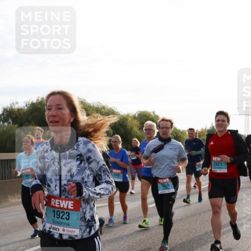 03.10.2024 - Köhlbrandbrückenlauf Miley Keyser http://msf.ph/oto/7157424 03.10.2024 09:17:04 Position 3 1891, 1923, 2089, 1956, 2921, 91 meine-sportfotos.de