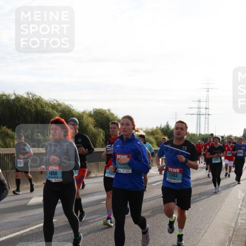 03.10.2024 - Köhlbrandbrückenlauf Miley Keyser http://msf.ph/oto/7157506 03.10.2024 09:17:21 Position 3 1779, 1858, 1303 meine-sportfotos.de