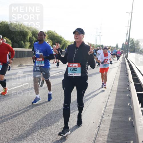 03.10.2024 - Köhlbrandbrückenlauf Miley Keyser http://msf.ph/oto/7157591 03.10.2024 09:17:40 Position 3 2036, 3723, 2502, 1872 meine-sportfotos.de