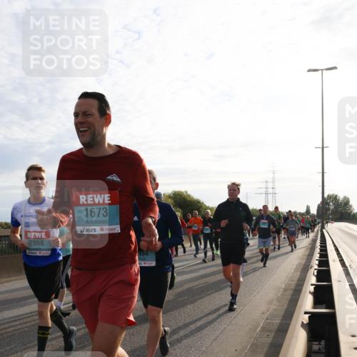 03.10.2024 - Köhlbrandbrückenlauf Miley Keyser http://msf.ph/oto/7157686 03.10.2024 09:18:17 Position 3 2068, 1673, 494 meine-sportfotos.de