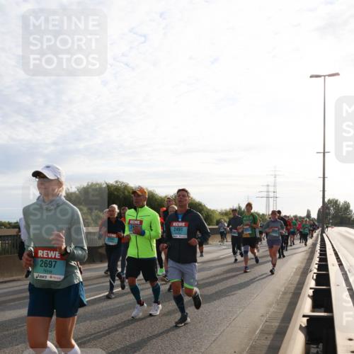 03.10.2024 - Köhlbrandbrückenlauf Miley Keyser http://msf.ph/oto/7157692 03.10.2024 09:18:19 Position 3 2697, 2741, 2491 meine-sportfotos.de