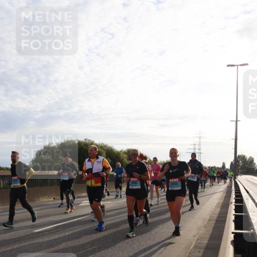 03.10.2024 - Köhlbrandbrückenlauf Miley Keyser http://msf.ph/oto/7157741 03.10.2024 09:18:32 Position 3 1829, 3696, 3694 meine-sportfotos.de