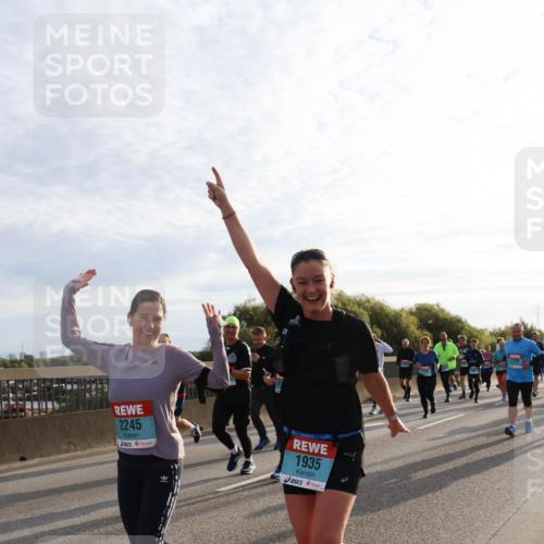 03.10.2024 - Köhlbrandbrückenlauf Miley Keyser http://msf.ph/oto/7157819 03.10.2024 09:18:58 Position 3 2245, 1935 meine-sportfotos.de
