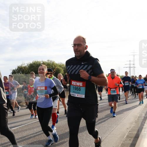 03.10.2024 - Köhlbrandbrückenlauf Miley Keyser http://msf.ph/oto/7157844 03.10.2024 09:19:04 Position 3 55, 1507, 1966, 1346, 2166 meine-sportfotos.de