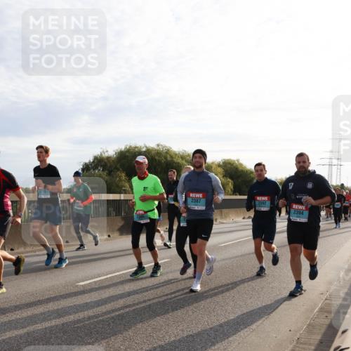 03.10.2024 - Köhlbrandbrückenlauf Miley Keyser http://msf.ph/oto/7157913 03.10.2024 09:19:33 Position 3 2715, 17, 2387, 2392, 2394 meine-sportfotos.de
