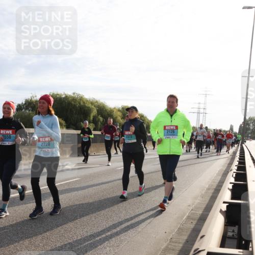03.10.2024 - Köhlbrandbrückenlauf Miley Keyser http://msf.ph/oto/7157976 03.10.2024 09:19:54 Position 3 2550, 2720, 2126, 2372 meine-sportfotos.de