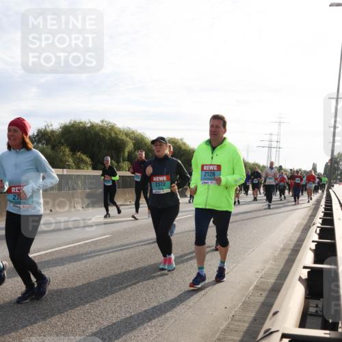 03.10.2024 - Köhlbrandbrückenlauf Miley Keyser http://msf.ph/oto/7157978 03.10.2024 09:19:54 Position 3 27, 2126, 2372 meine-sportfotos.de