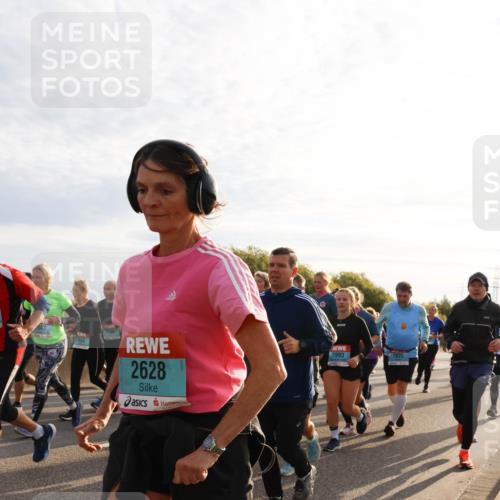 03.10.2024 - Köhlbrandbrückenlauf Miley Keyser http://msf.ph/oto/7158067 03.10.2024 09:20:24 Position 3 2628, 1993, 1625 meine-sportfotos.de