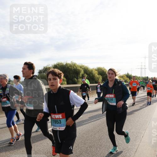 03.10.2024 - Köhlbrandbrückenlauf Miley Keyser http://msf.ph/oto/7158463 03.10.2024 09:22:28 Position 3 2969, 1953, 3150 meine-sportfotos.de