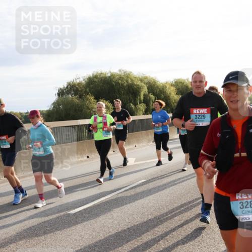 03.10.2024 - Köhlbrandbrückenlauf Miley Keyser http://msf.ph/oto/7158482 03.10.2024 09:22:34 Position 3 2315, 2100, 329, 3229, 328 meine-sportfotos.de