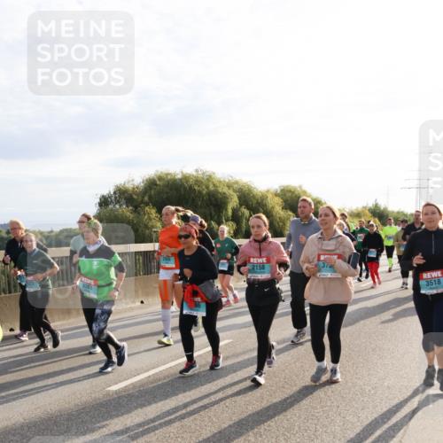 03.10.2024 - Köhlbrandbrückenlauf Miley Keyser http://msf.ph/oto/7158500 03.10.2024 09:22:41 Position 3 66, 375, 2158, 3518 meine-sportfotos.de