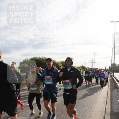 03.10.2024 - Köhlbrandbrückenlauf Miley Keyser http://msf.ph/oto/7158518 03.10.2024 09:22:46 Position 3 3035, 3108, 3034 meine-sportfotos.de