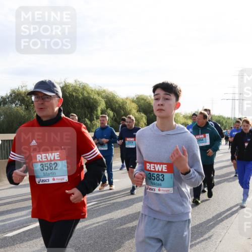 03.10.2024 - Köhlbrandbrückenlauf Miley Keyser http://msf.ph/oto/7158548 03.10.2024 09:22:57 Position 3 3324, 3582, 3583, 3094 meine-sportfotos.de