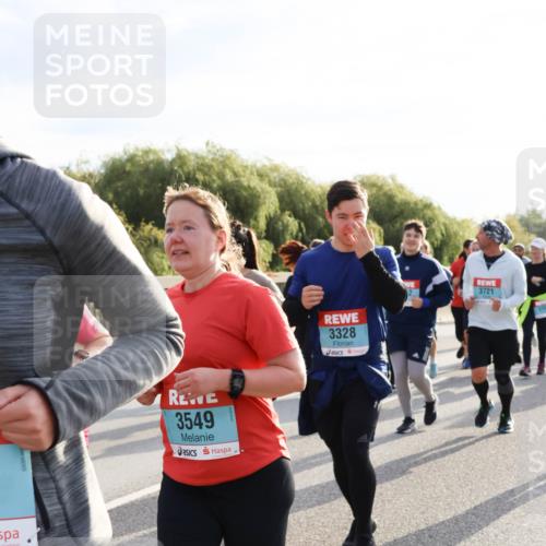 03.10.2024 - Köhlbrandbrückenlauf Miley Keyser http://msf.ph/oto/7158652 03.10.2024 09:23:28 Position 3 3549, 3328, 3721 meine-sportfotos.de
